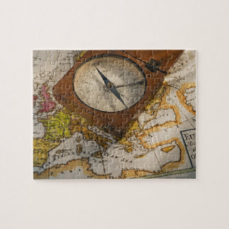 Antiker Kompass auf Karte Puzzle