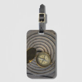 Antiker Kompass auf Segelboot-Plattform Gepäckanhänger (Vorderseite Vertikal)