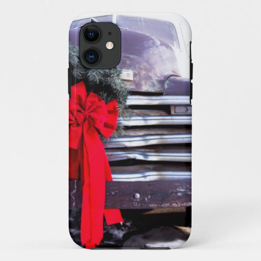 Antiker Lastwagen mit festlichem Weihnachtskranz Case-Mate iPhone Hülle (Rückseite)