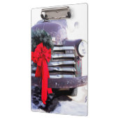 Antiker Lastwagen mit festlichem Weihnachtskranz Klemmbrett (Links)