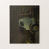 Antiker LKW an verlassener Scheune Puzzle (Vertikal)
