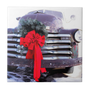 Antiker LKW mit festlicher Weihnachtsfeier Fliese