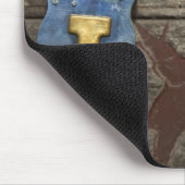 Antiker Metallverschluß auf Steinwand Mousepad (Ecke)