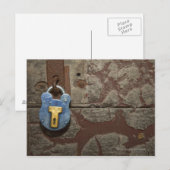 Antiker Metallverschluß auf Steinwand Postkarte (Vorne/Hinten)