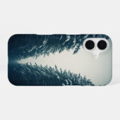 Antiker schneebedeckter Kiefernwald iPhone 16 Hülle (Rückseite (Horizontal))