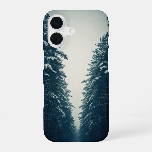 Antiker schneebedeckter Kiefernwald iPhone 16 Hülle (Rückseite)