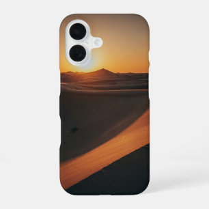 Antiker Sonnenuntergang über den Dünen iPhone 16 Hülle