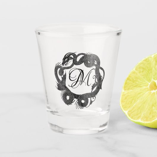 Antiker verflochtener Drache personalisiert Schnapsglas (Vorderseite)