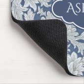 Antikes Blumen-Chrysanthemenmuster mit Monogramm Mousepad (Ecke)