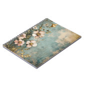 Antikes Blumendesign mit texturierter oder gealter Notizblock (Linke Seite)
