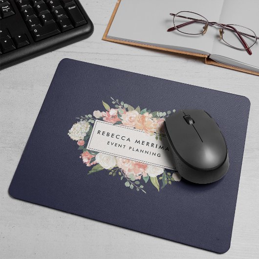 Antikes Blumenlogo | Blush & Navy Mousepad