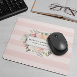 Antikes Blumenlogo | Rosa Streifen Mousepad<br><div class="desc">Das elegante Mousepad-Design mit Blumenmousepad ist mit Ihrem Namen und/oder Firmennamen gerahmt,  der durch eine Blume von üppigen Aquarellfarben in Rosa,  Salbei,  Pfirsichgrün und Creme,  auf einem Ton auf dem Hintergrund der Töne pastellfarben rosa Streifen.</div>