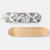 Antikes Blumenmuster Multi Color auf Weiß Skateboard (Horizontal)