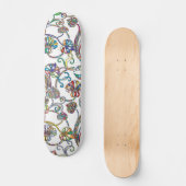 Antikes Blumenmuster Multi Color auf Weiß Skateboard (Vorderseite)