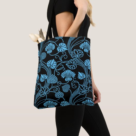 Antikes Blumenmuster Schwarz auf blau Tasche (Von Nahem)