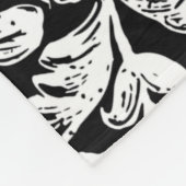 Antikes Blumenweiß in Schwarz Fleecedecke (Ecke)