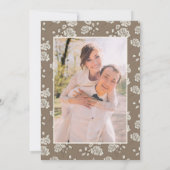 Antikes Braun Florales Foto mit Monogramm Save The Date (Rückseite)