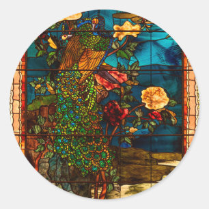 Antikes Buntglas mit Pfauen und Blumen Runder Aufkleber