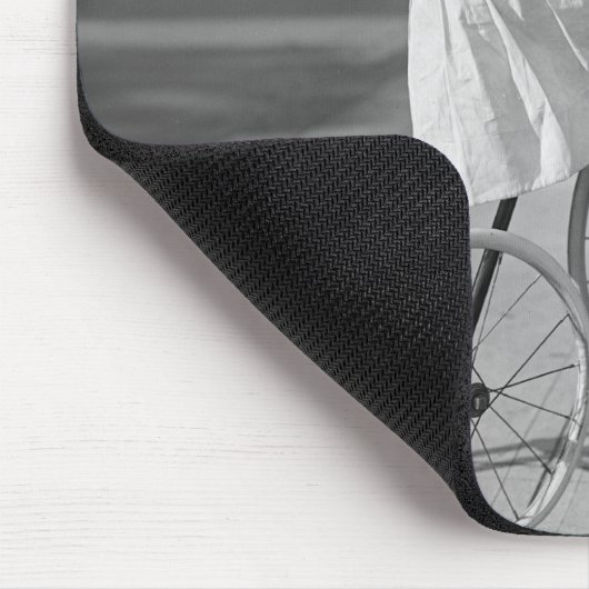 Antikes Dreirad Girl, 1913 Mousepad (Ecke)