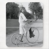 Antikes Dreirad Girl, 1913 Mousepad (Vorne)