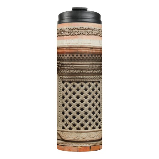 Antikes Fenster im Nasal Chowk Hof von Hanuman Thermosbecher (Vorderseite)