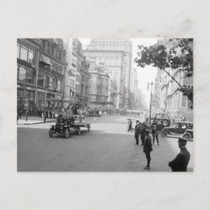 Antikes Flugzeug auf Parade, Anfang des 19. Jahrhu Postkarte