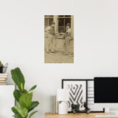 Antikes Foto von zwei Männern trinken Bier Poster (Heimbüro)