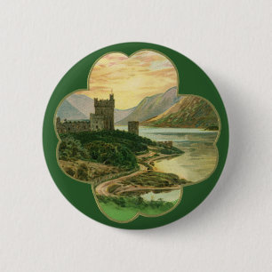 Antikes Glücksschamrock mit irischer Burg Button