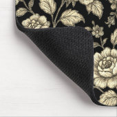 Antikes Goldrosen-Blumenmuster auf Schwarz Mousepad (Ecke)
