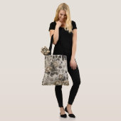 Antikes graues Blumenmuster Tasche (Am Model)