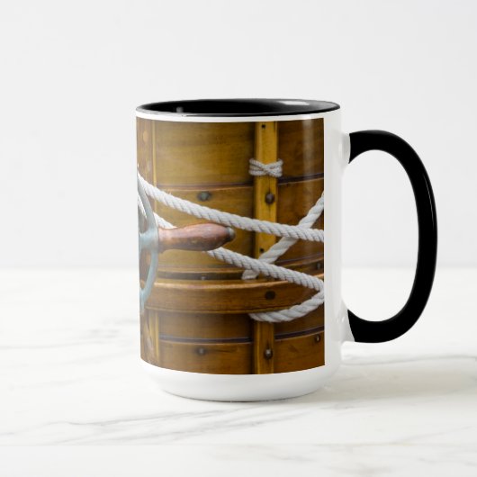 Antikes hölzernes Boot Tasse (Rechts)