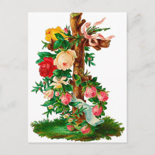 Antikes Holzkreuz mit einem Rosenstrauß. Postkarte