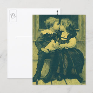Antikes Liebes- und Romantik-Foto, Kinder küssen s Postkarte