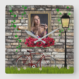 Antikes Märchen Fahrrad Rosen Mädchen-Fotorahmen Quadratische Wanduhr