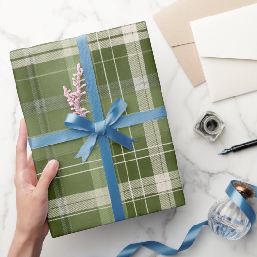 Antikes Olivgrün Rustikales Karo Karomuster Geschenkpapier (Schenken)