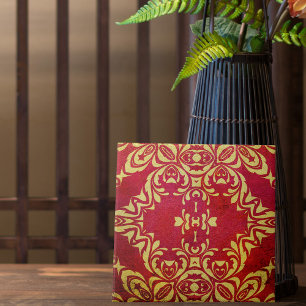 Antikes, ornamentales Gold- und Rot-Damaskusmuster Fliese