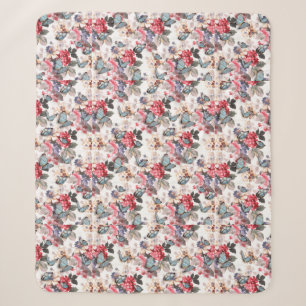 Antikes Rosa-Blumen-Schmetterlingsmuster in Blau Sherpadecke