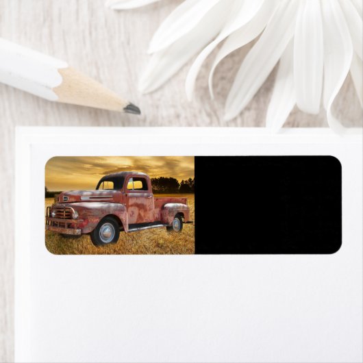 Antikes rotes LKW-Feld (Insitu)