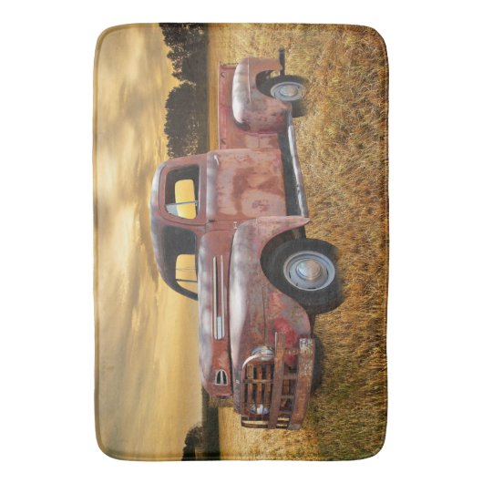 Antikes rotes LKW-Feld Badematte (Vorderseite Vertikal)