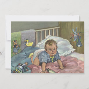 Antikes süßes Baby spielt im Kinderbett, Kindersch