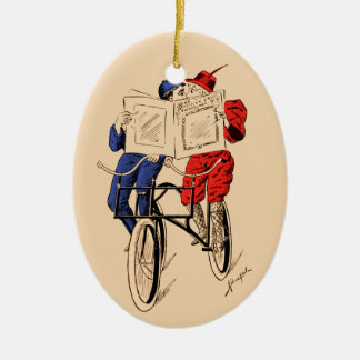 Antikes Tandem-Fahrradpaar liest und küsst Keramik Ornament