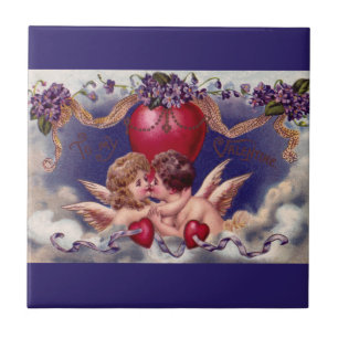 Antikes Valentinstag, Cherubs umarmen sich in Wolk Fliese