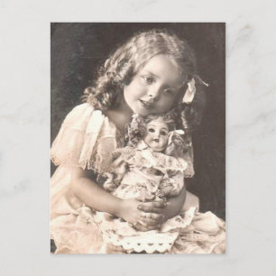 Antikes Vintage-Porträt eines Mädchens mit ihrer P Postkarte