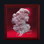 ANTIQUE CAMEO, LADY MIT GRAPEN MONOGRAM SCHMUCKSCHACHTEL<br><div class="desc">Elegantes altes Cammeo Juwel mit einem schönen Frauenprofil mit langen Haaren verziert mit Trauben und Trauben für die Weinlese mit rotem Rubinstein.Teil von " Früchte der Saison ".Dieses elegante Design ist perfekt für Ernährungswissenschaftler,  Dietiker,  Gastronomen,  Gastronomie,  Zubereitung oder Restaurant , Catering , Weinindustrie.</div>