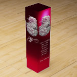 ANTIQUE CAMEO, MONDLADY OF NIGHT with OWT Wein-Geschenkverpackung<br><div class="desc">Elegantes Monogramm-Design mit Weinangebot "Ich Liebe alles, was alt ist; alte Freunde, alte Zeiten, alte Manieren, alte Bücher, alte Weine." Romantischer antiker Cammeo-Juwel mit einem schönen Frauenprofil mit langen, mit Beeren im Mondlicht verzierten Haaren mit Eule.on Red Ruby Edelstein.. Teil von " Saisonfrucht ".Dieses elegante Design ist perfekt für Ernährungswissenschaftler,...</div>