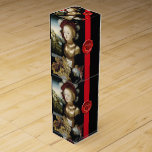 ANTIQUE GRAPE VINEYARD WEIN VERSUCHEN ROTES WAX SI Wein-Geschenkverpackung<br><div class="desc">Wunderschönes blondes junges Mädchen in prächtigem Kleid und Goldschmuck mit rotem Hut und weißen Federn, die einen Teller mit roten gelben Trauben, Weinreben, roten grünen Herbstlauben mit Seenlandschaft im Hintergrund ( Salome ) von Lucas Cranach the Elder 1530 tragen. Klassische, Vintage, elegante digitale Collage... Jubiläumsfeiern, Catering, Gastronomie, Zubereitung oder Restaurant,...</div>