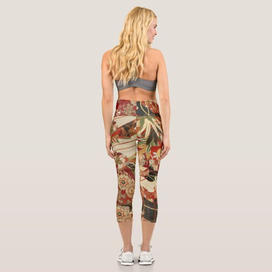 ANTIQUE JAPANESE BLUME Rote grüne Schwarze Blüte Capri Leggings (Rückseite)
