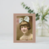 Antiquitätenmädchen aus den 1920er Jahren mit Haar Postkarte (Stehend Vorderseite)