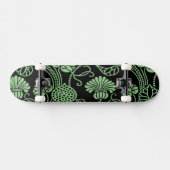 Antiquitätenmuster Schwarz und Grün Skateboard (Horizontal)