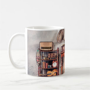 Antiquitätenstuhl, alte Schreibmaschine, Retroradi Kaffeetasse